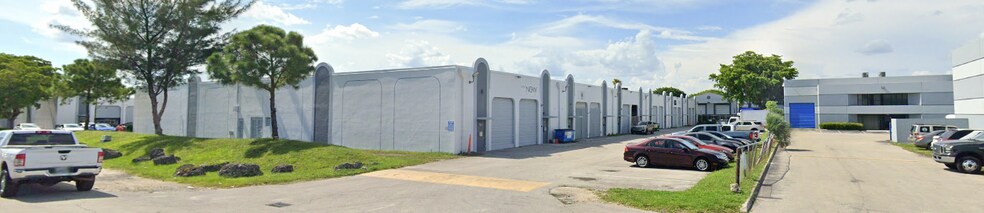 7325-7399 NW 54th St, Miami, FL for lease - Building Photo - Image 1 of 4