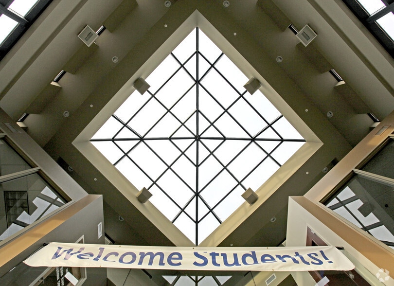 17685 Juniper Path, Lakeville, MN for lease - Lobby - Image 3 of 21