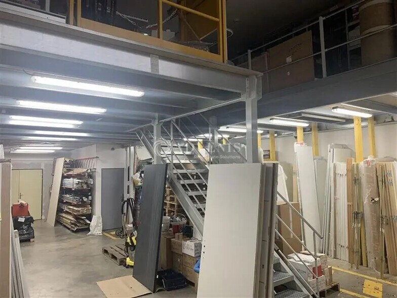 Flex in Voisins-le-Bretonneux for lease - Interior Photo - Image 3 of 4