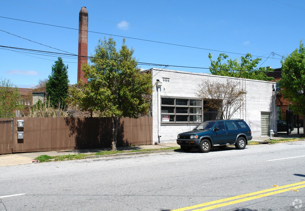 275 SW Peters St, Atlanta, GA 30313