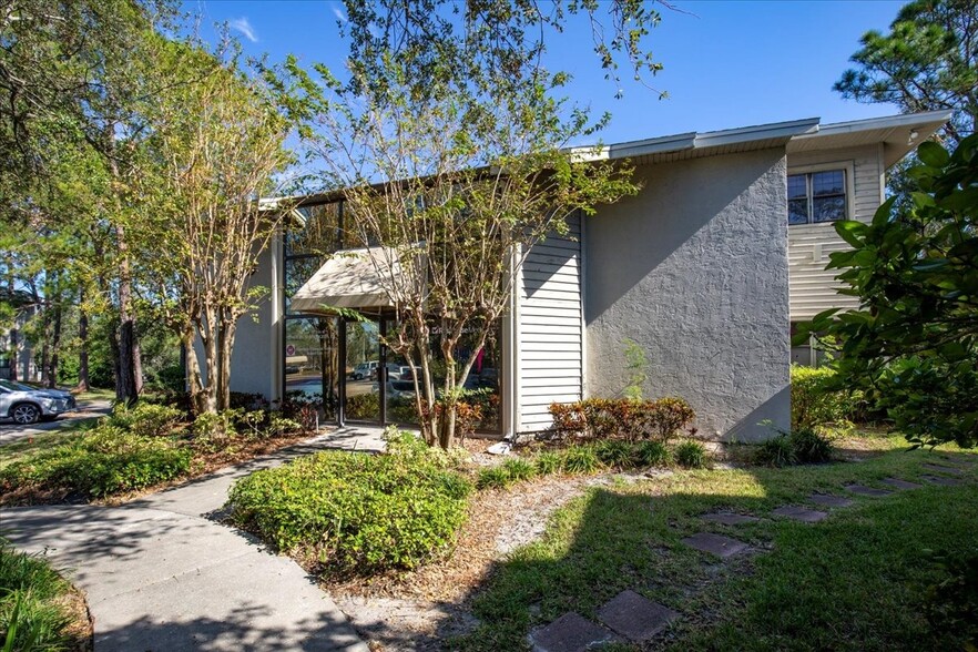 2849 Executive Dr, Clearwater, FL for sale - Building Photo - Image 2 of 7