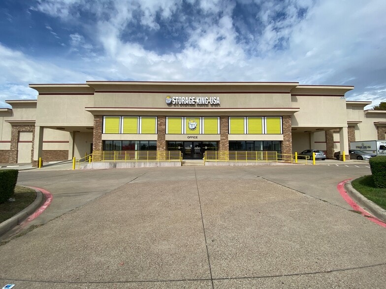2515 E Rosemeade Pky, Carrollton, TX for lease - Building Photo - Image 1 of 3