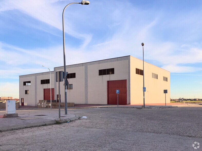 Calle Begoña, 26, Humanes de Madrid, Madrid for sale - Primary Photo - Image 1 of 1