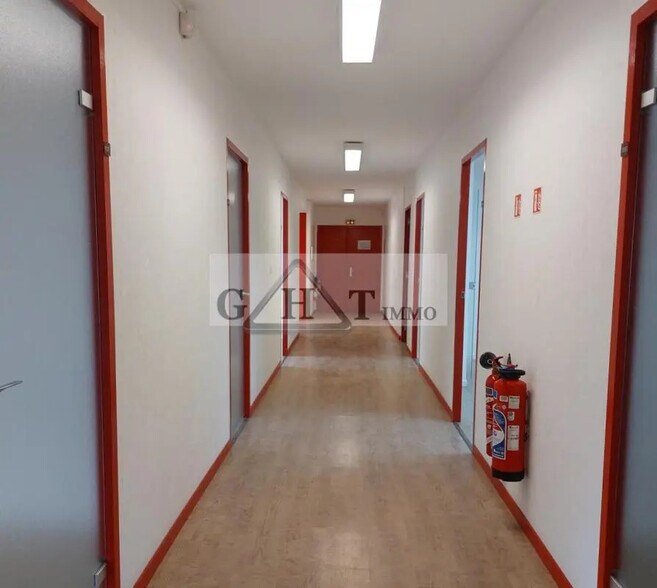 Office in Mareuil-lès-Meaux for lease - Interior Photo - Image 2 of 4