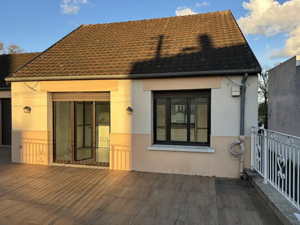 Office in Conflans-Sainte-Honorine for lease Building Photo- Image 1 of 9