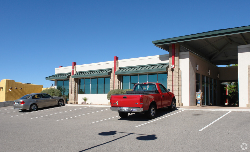 7170 Westwind Dr, El Paso, TX for lease - Building Photo - Image 3 of 12