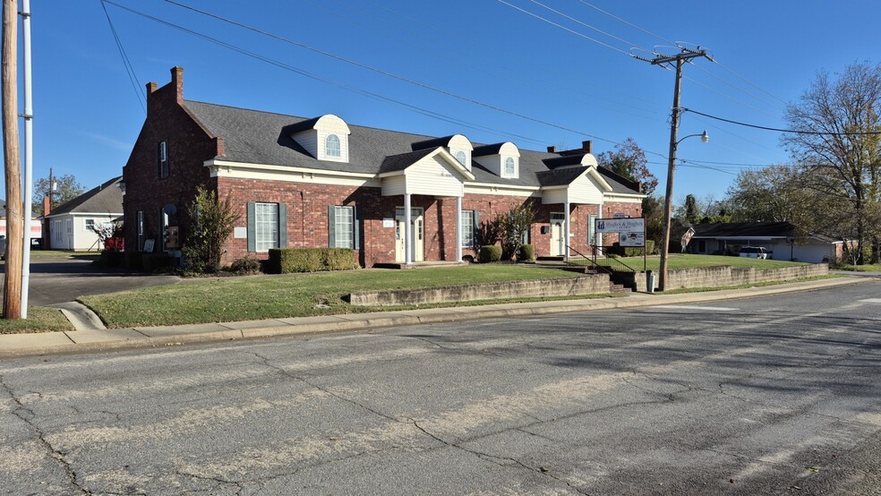 310 Clay St, Arkadelphia, AR for sale - Primary Photo - Image 1 of 15