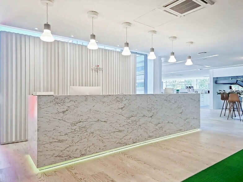 26 Avenue Jean Kuntzmann, Montbonnot-Saint-Martin for lease - Lobby - Image 3 of 10