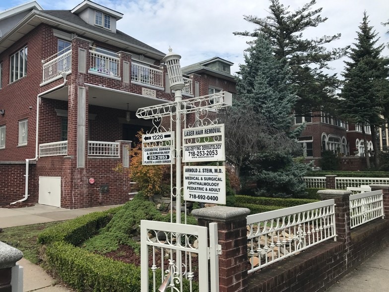 1226 Ocean Pky, Brooklyn, NY for lease - Primary Photo - Image 1 of 4