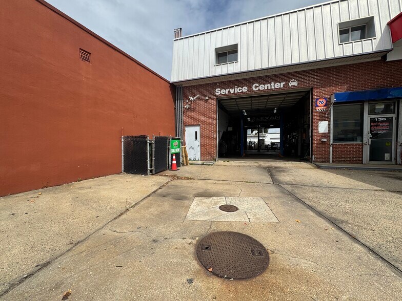 136 N Wellwood Ave, Lindenhurst, NY for sale - Building Photo - Image 1 of 1