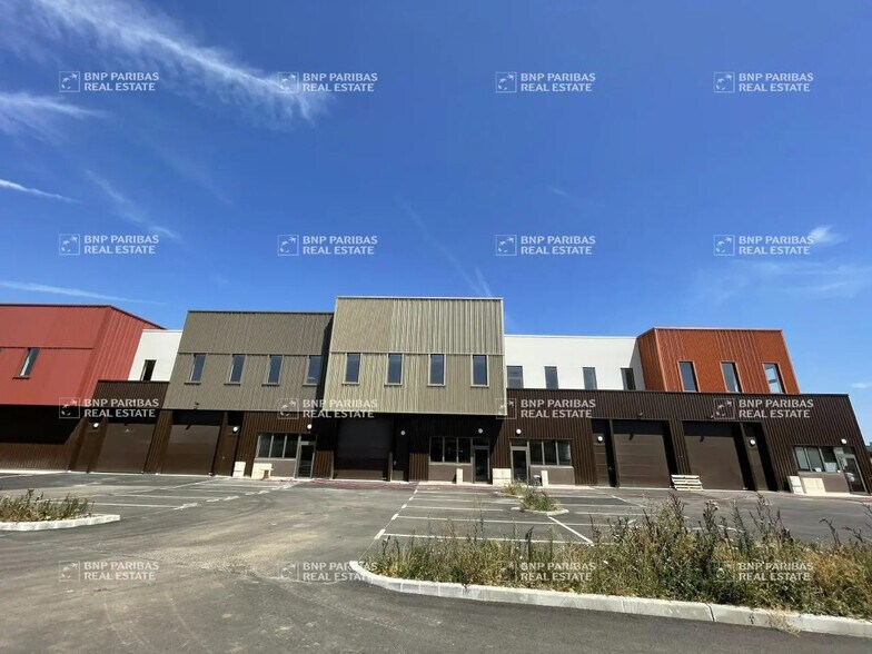 Flex in Buchelay for sale - Building Photo - Image 2 of 10