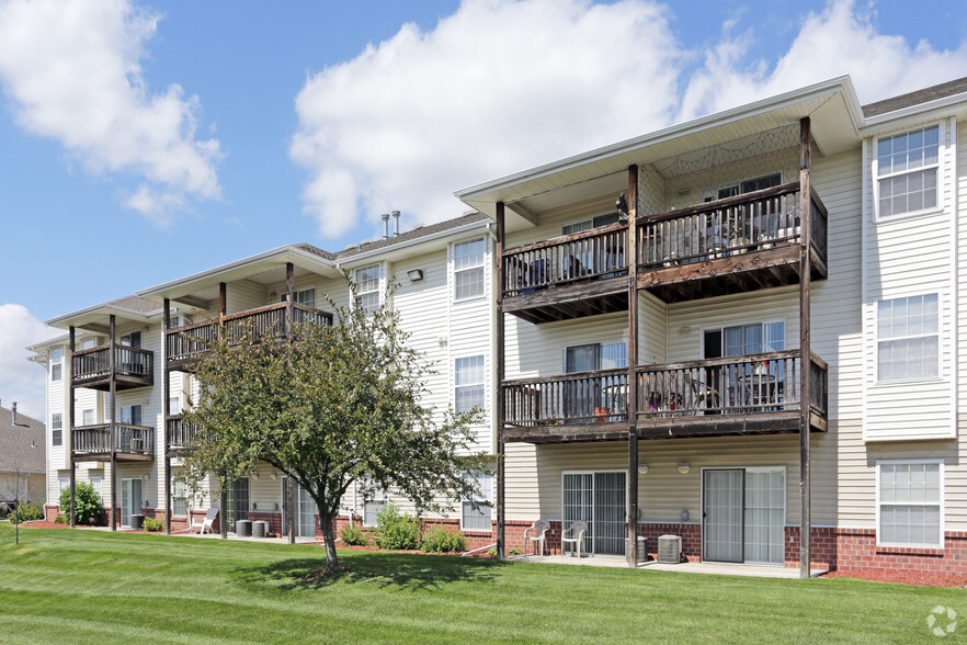 7055 Crown Point Ave, Omaha, NE for sale - Primary Photo - Image 1 of 1