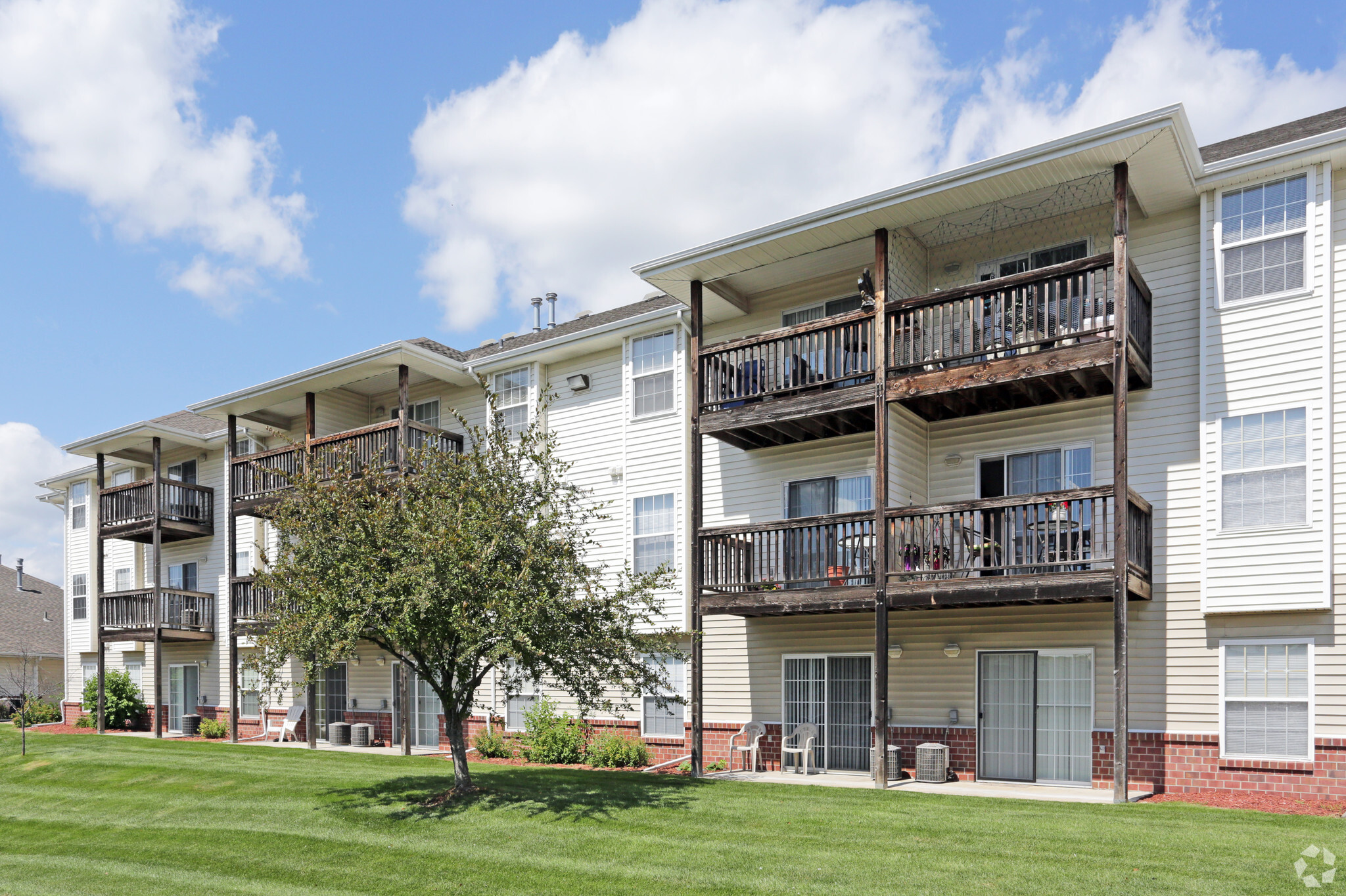 7055 Crown Point Ave, Omaha, NE for sale Primary Photo- Image 1 of 1