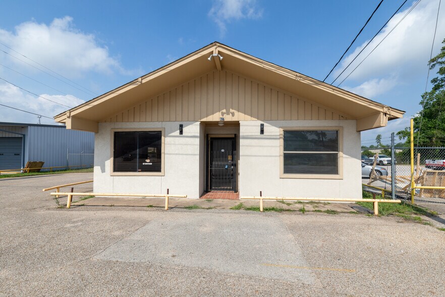 827 S Frazier St, Conroe, TX for sale - Primary Photo - Image 1 of 1
