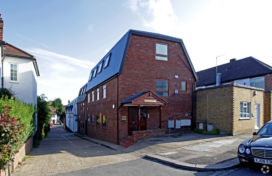 1 Monks Way, London for lease - Primary Photo - Image 1 of 17