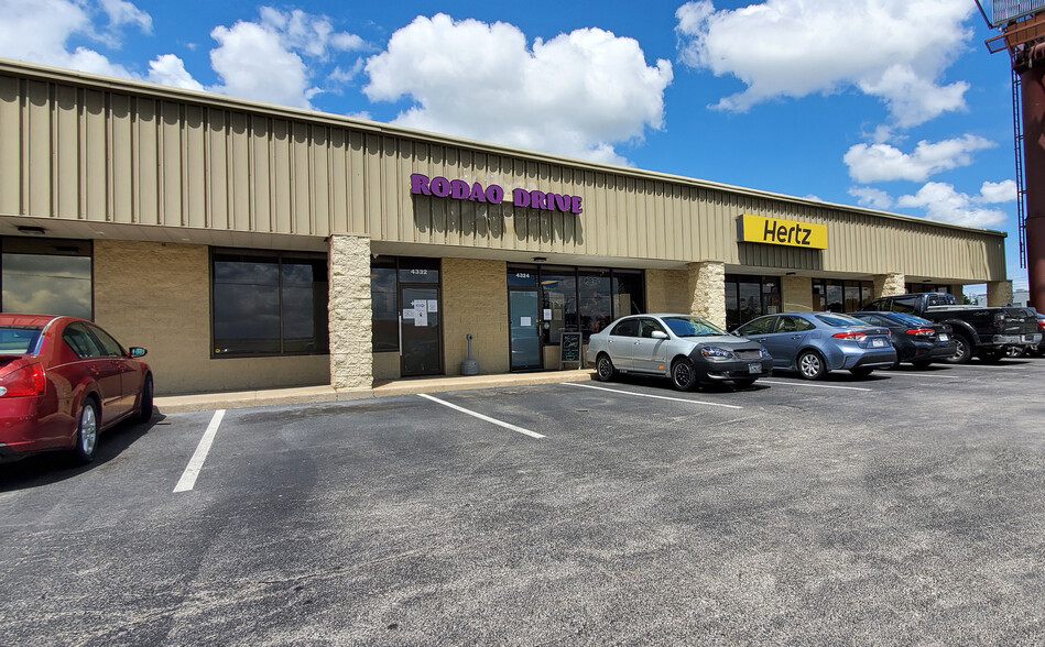 4300-4372 N Service Rd, Saint Peters, MO for lease - Building Photo - Image 2 of 13