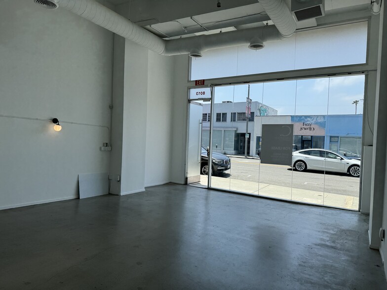 8011-8013 Melrose Ave, Los Angeles, CA for lease - Interior Photo - Image 3 of 12