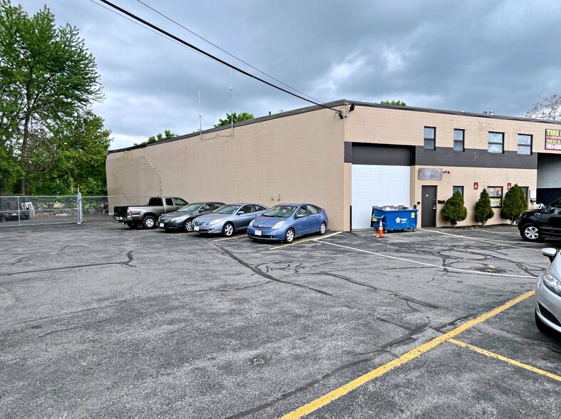 30R Pine St, Stoneham, MA for lease - Building Photo - Image 2 of 12