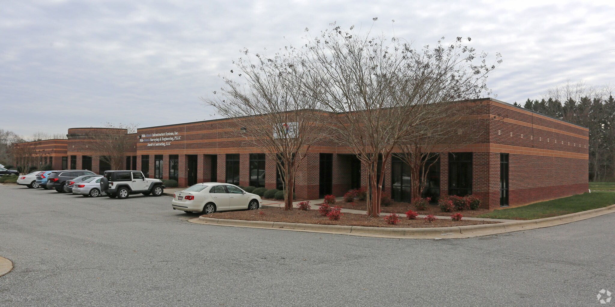 971-985 Pinebrook Knolls Dr, Winston-Salem, NC for lease Building Photo- Image 1 of 6