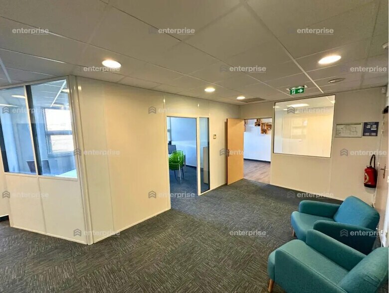 Office in Compiègne for lease - Interior Photo - Image 2 of 7