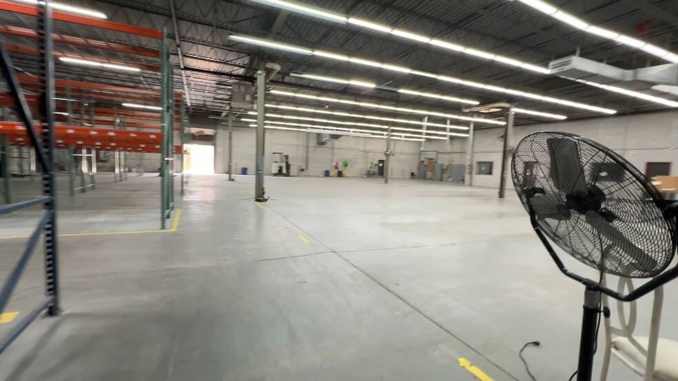 333 W Hintz Rd, Wheeling, IL for lease - Commercial Listing Video - Image 2 of 20