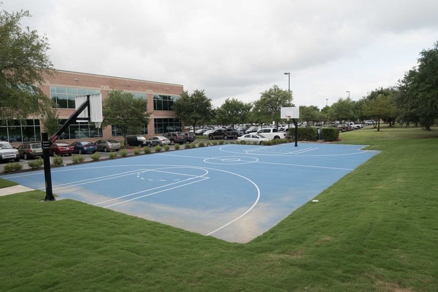 9401 Amberglen Blvd, Austin, TX for lease - Building Photo - Image 3 of 6