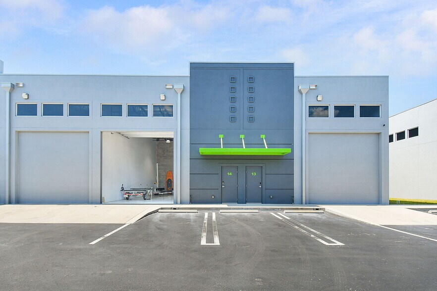 861 NE Industrial Blvd, Jensen Beach, FL for sale - Building Photo - Image 2 of 16