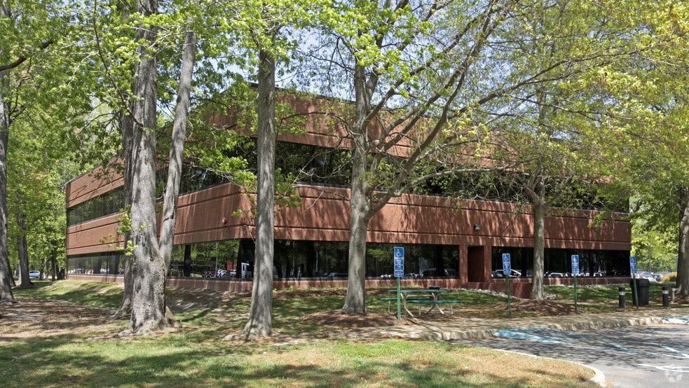 825 Diligence Dr, Newport News, VA for lease - Building Photo - Image 2 of 5