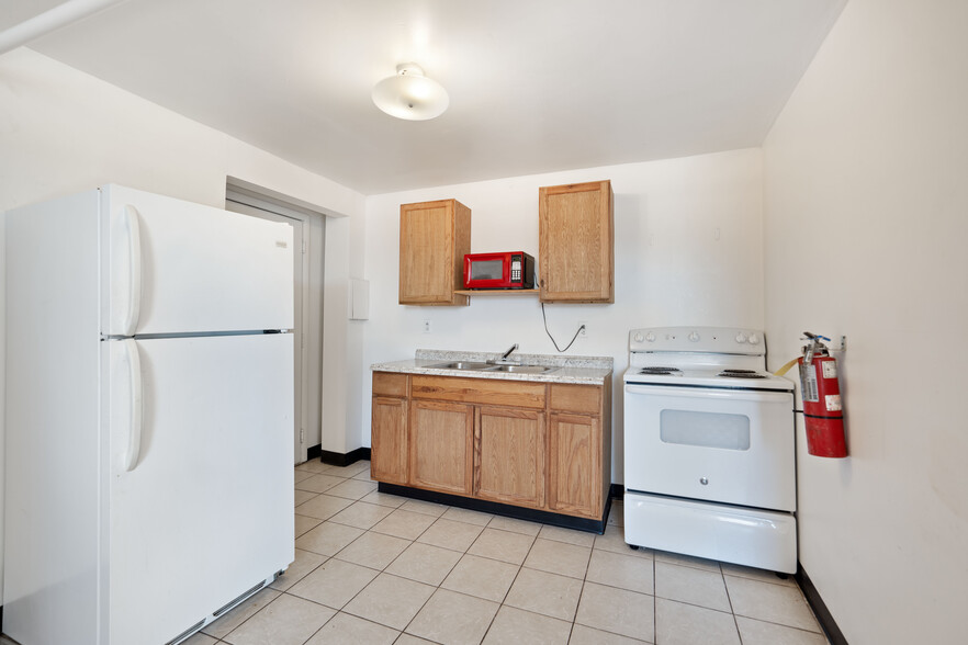 128-130 Wood St, California, PA for sale - Interior Photo - Image 3 of 40