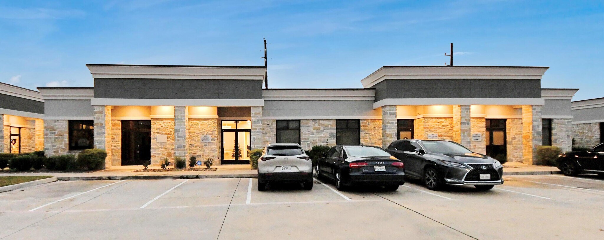 830 Julie Rivers Dr, Sugar Land, TX for lease Primary Photo- Image 1 of 33