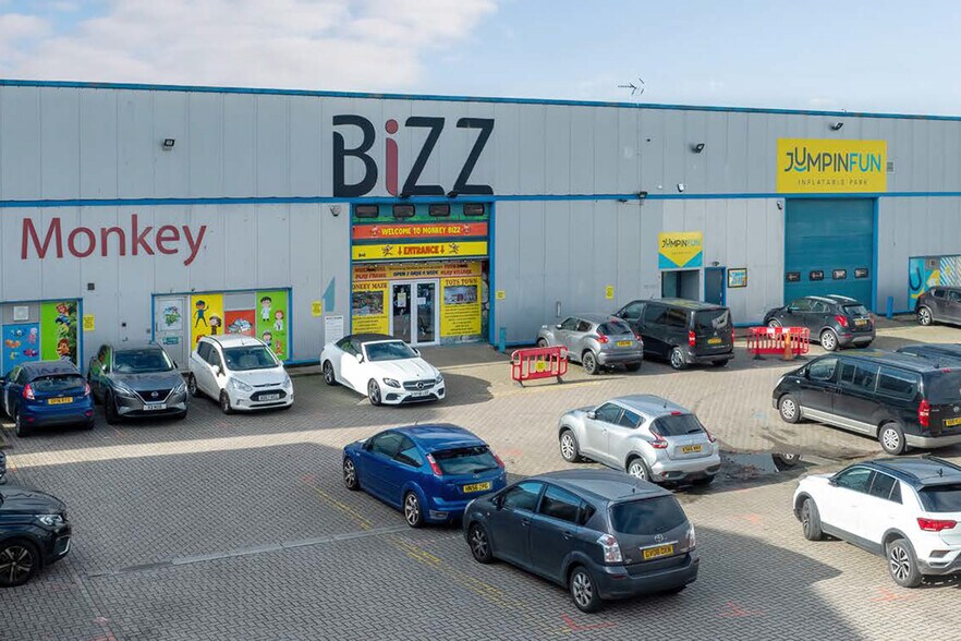 Chaucer Clos, Rochester for sale - Building Photo - Image 2 of 7