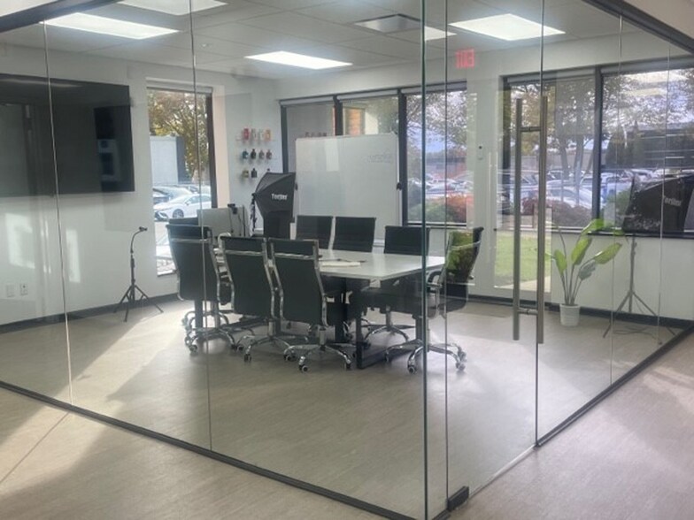 55 Gilpin Ave, Hauppauge, NY for lease - Building Photo - Image 3 of 5