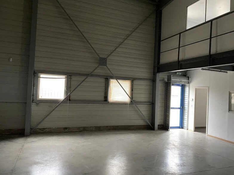 Flex in La Seyne-sur-Mer for lease - Interior Photo - Image 3 of 8