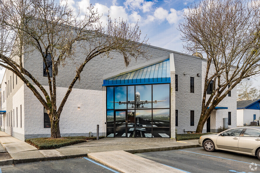 3300 W Montague Ave, North Charleston, SC for lease - Building Photo - Image 1 of 22