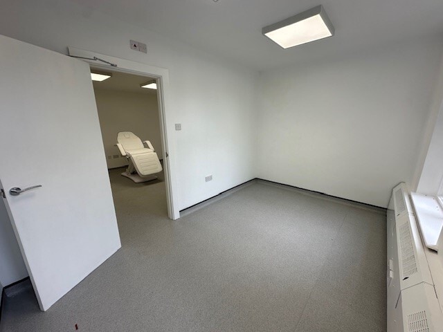 109 Eastham Village Rd, Wirral for lease Interior Photo- Image 1 of 8