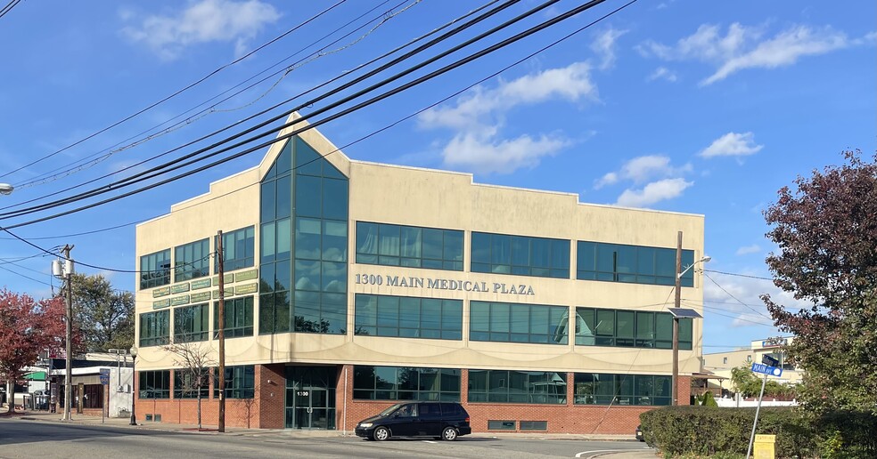 1300 Main Ave, Clifton, NJ for lease - Building Photo - Image 1 of 2