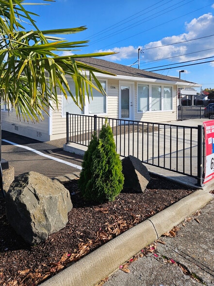 1206 NE Adams St, Mcminnville, OR for lease - Primary Photo - Image 1 of 8