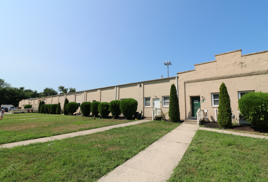 703 Van Rossum Ave, Beverly, NJ for sale - Building Photo - Image 1 of 33