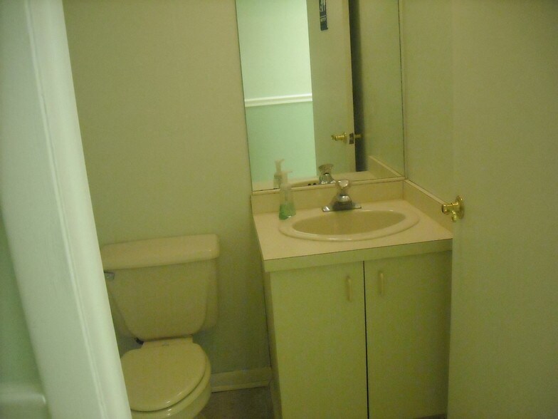 3900 Broadway Ave, Fort Myers, FL for sale - Interior Photo - Image 2 of 9