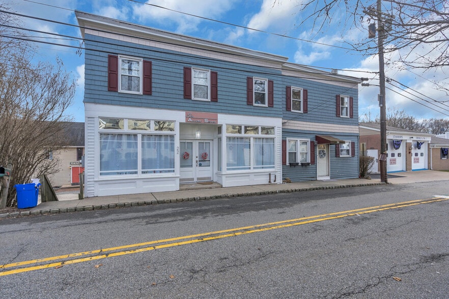 22 Main St, Stanhope, NJ 07874