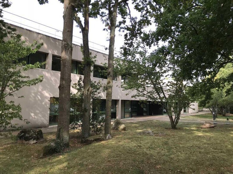 86 Rue De Paris, Orsay for lease - Building Photo - Image 2 of 4