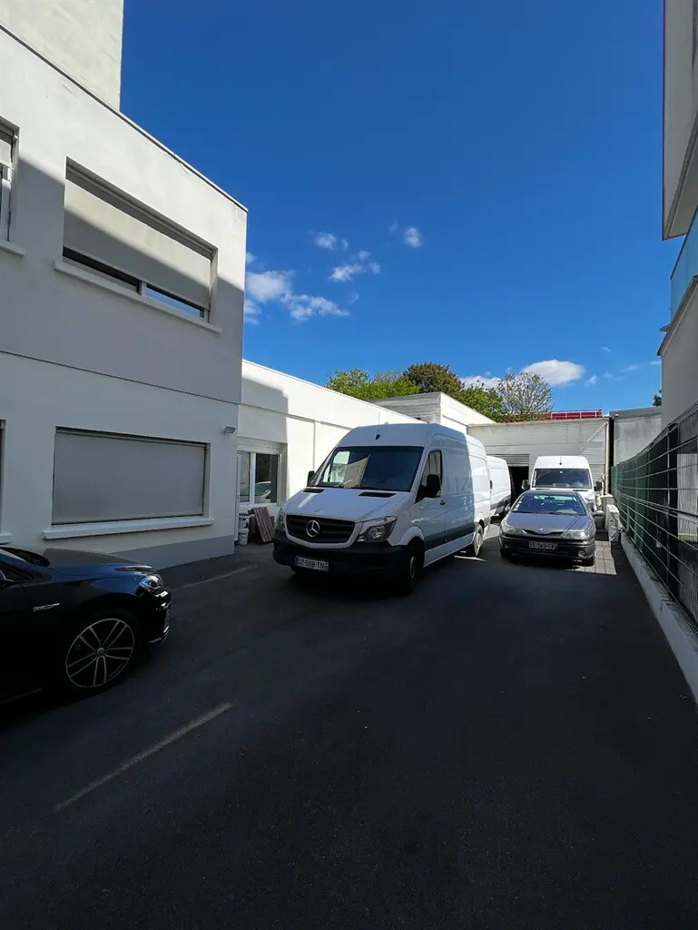 Flex in Noisy-le-Sec for lease Building Photo- Image 1 of 9