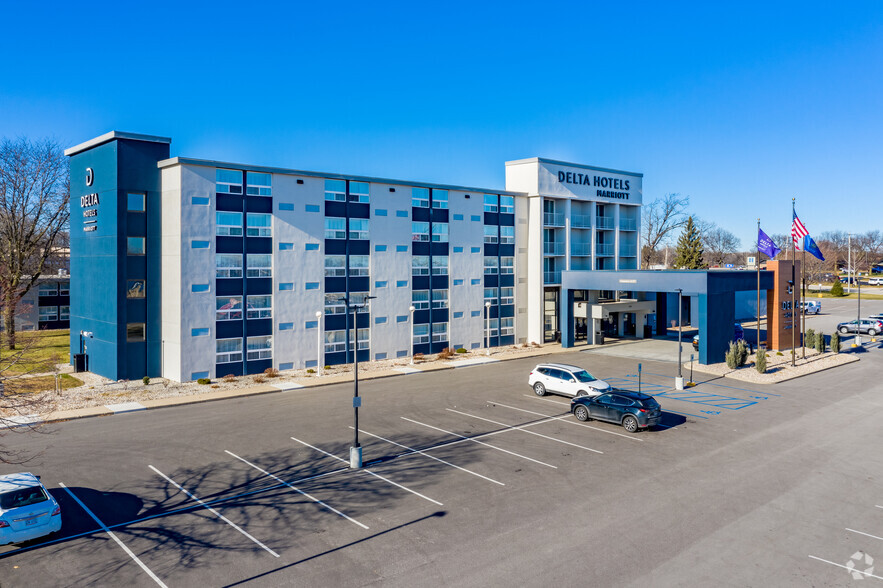 2750 Ramada Way, Green Bay, WI for lease - Primary Photo - Image 1 of 4