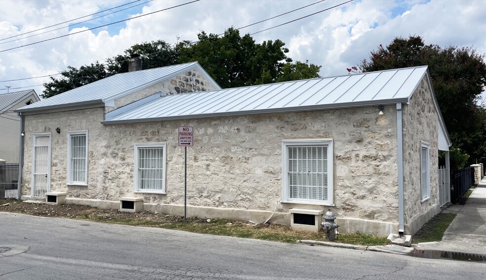 423 8th St, San Antonio, TX for lease - Building Photo - Image 2 of 17