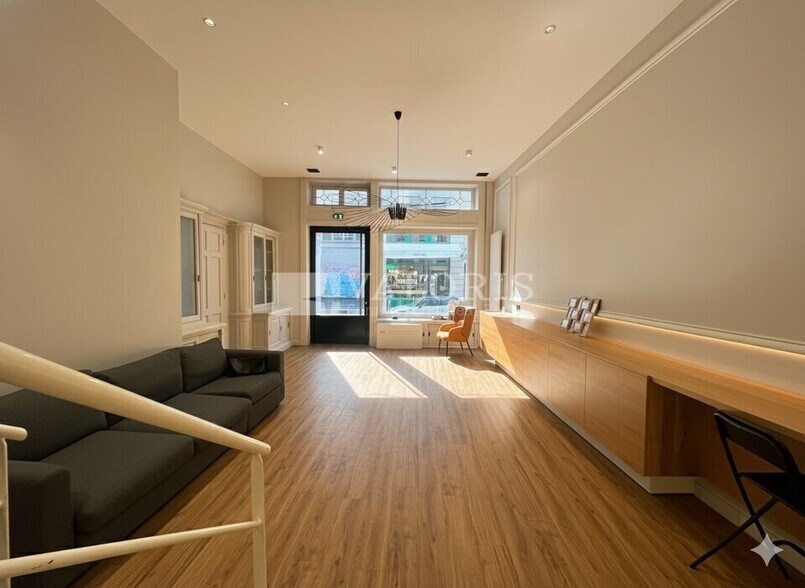 4 Rue Béranger, Lyon for sale - Interior Photo - Image 1 of 9
