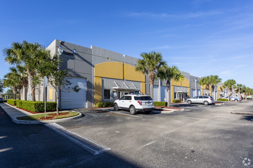 12801 Commerce Lakes Dr, Fort Myers, FL for sale - Primary Photo - Image 1 of 10