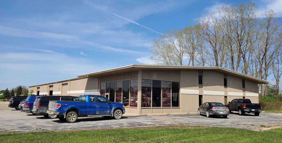 195 S Alloy Dr, Fenton, MI 48430