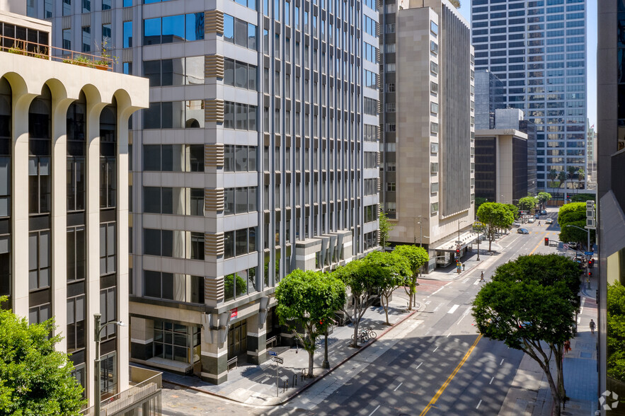 811 Wilshire Blvd, Los Angeles, CA for lease - Building Photo - Image 3 of 7