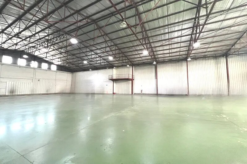 Flex in Nîmes for lease - Interior Photo - Image 2 of 8