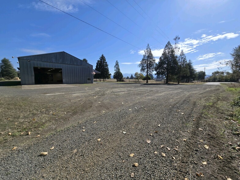 27251 Hume St, Brownsville, OR for lease - Building Photo - Image 2 of 27